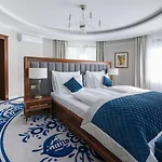 فندق Palace Art 4*