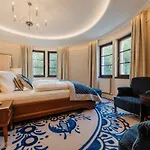 Palace Art Hotel 4*