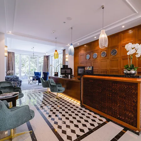 Palace Art Hotel 4*