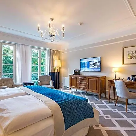 Palace Art Hotel 4*
