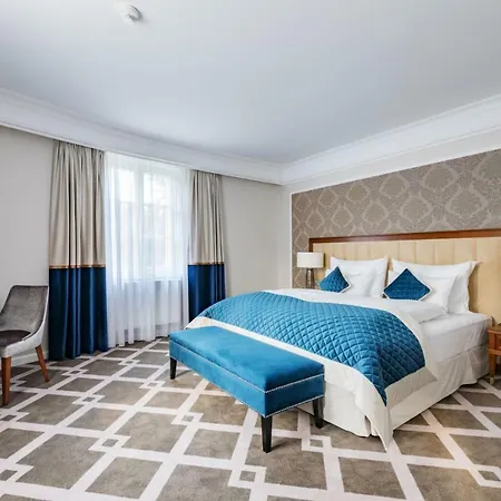 Palace Art Otel 4*