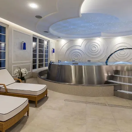 Palace Art Hotel 4*