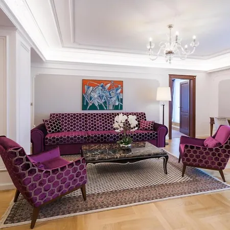 Palace Art Otel 4*